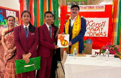 Head Girl Sumedha Mondal and Head Boy Dhruv Patil presenting a momento...