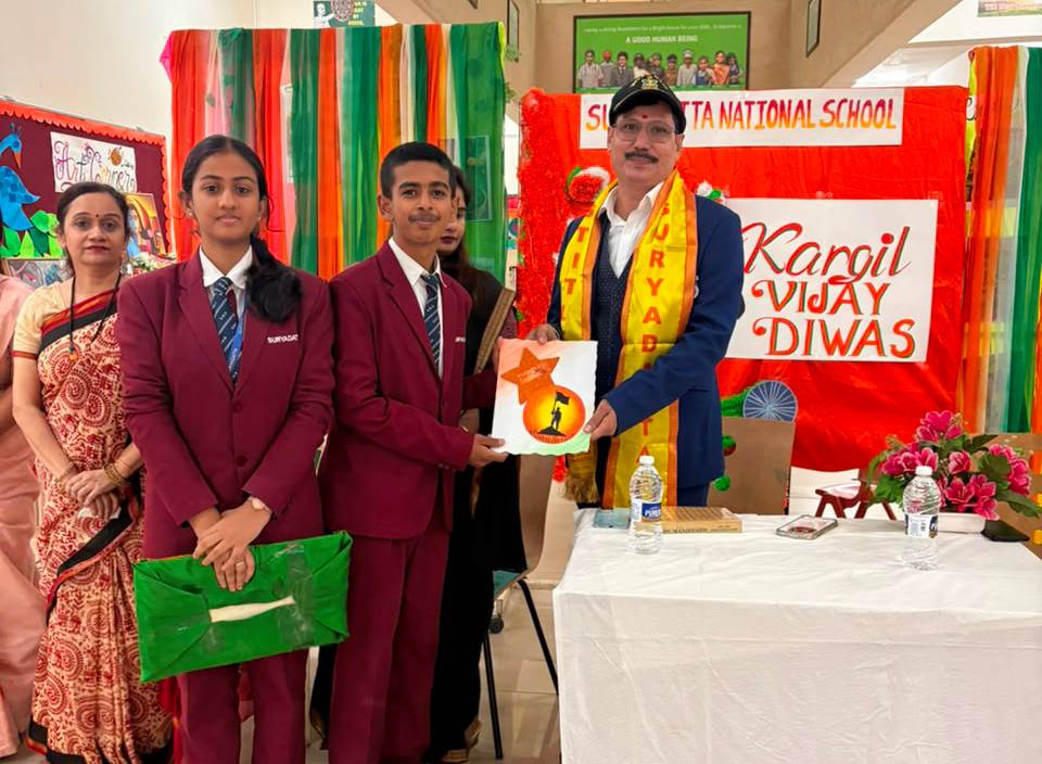 Head Girl Sumedha Mondal and Head Boy Dhruv Patil presenting a momento...